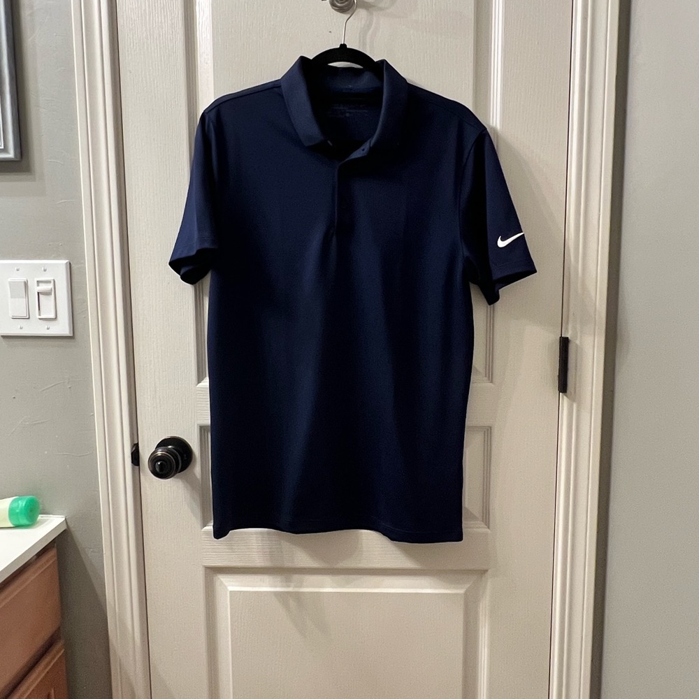 Nike Men’s Navy Golf Shirt.  Quick Dry Material.  Size S